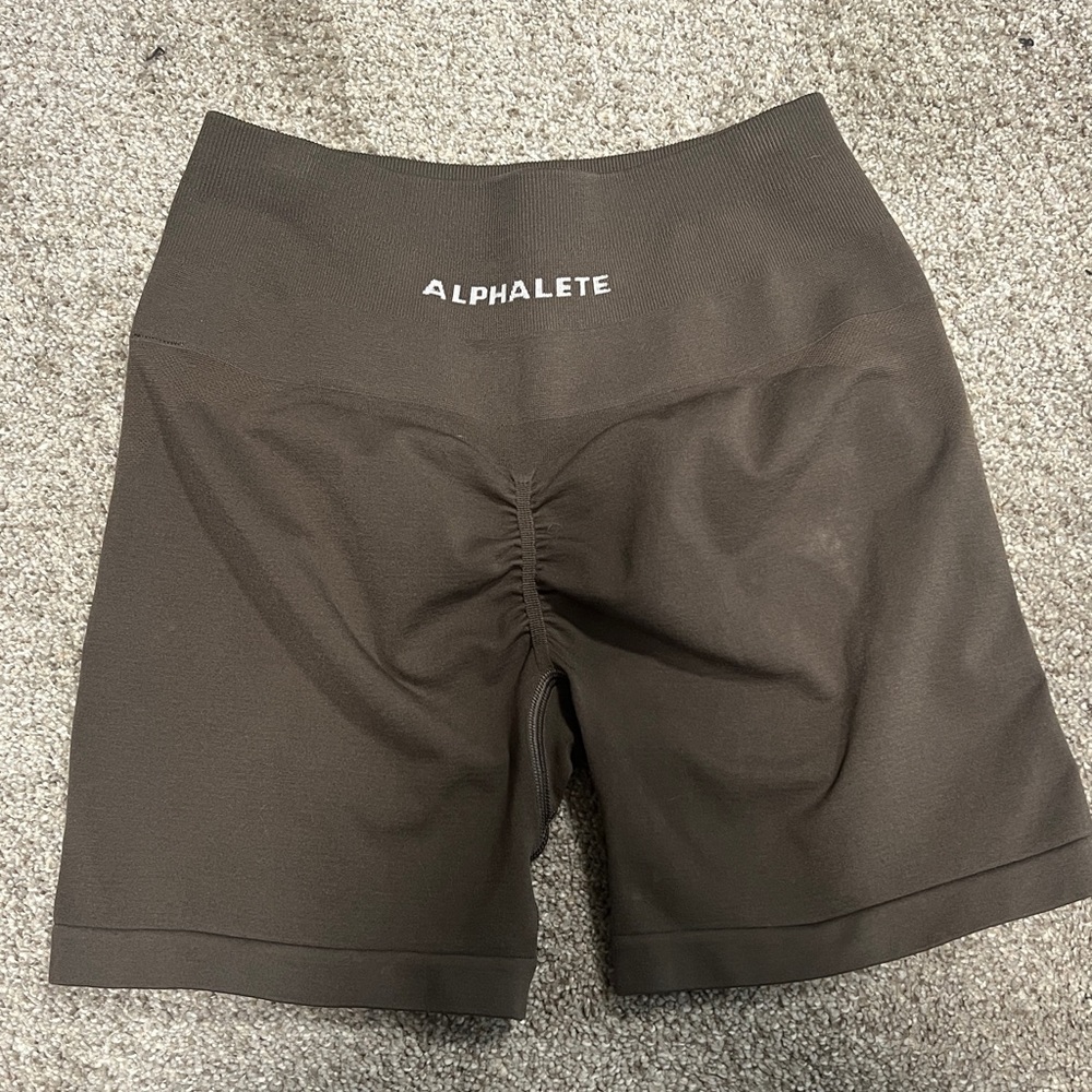 Alphalete amplify shorts - size small mocha
